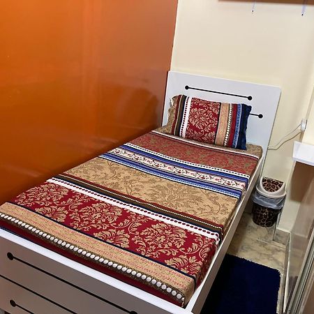 Moon Backpackers , Al Rigga , Partition For Couples And For Singles Apartamento Dubai Exterior foto