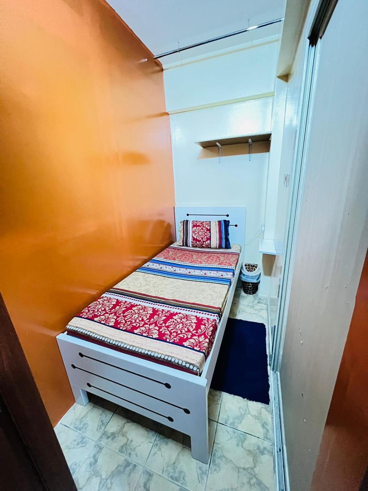 Moon Backpackers , Al Rigga , Partition For Couples And For Singles Apartamento Dubai Exterior foto