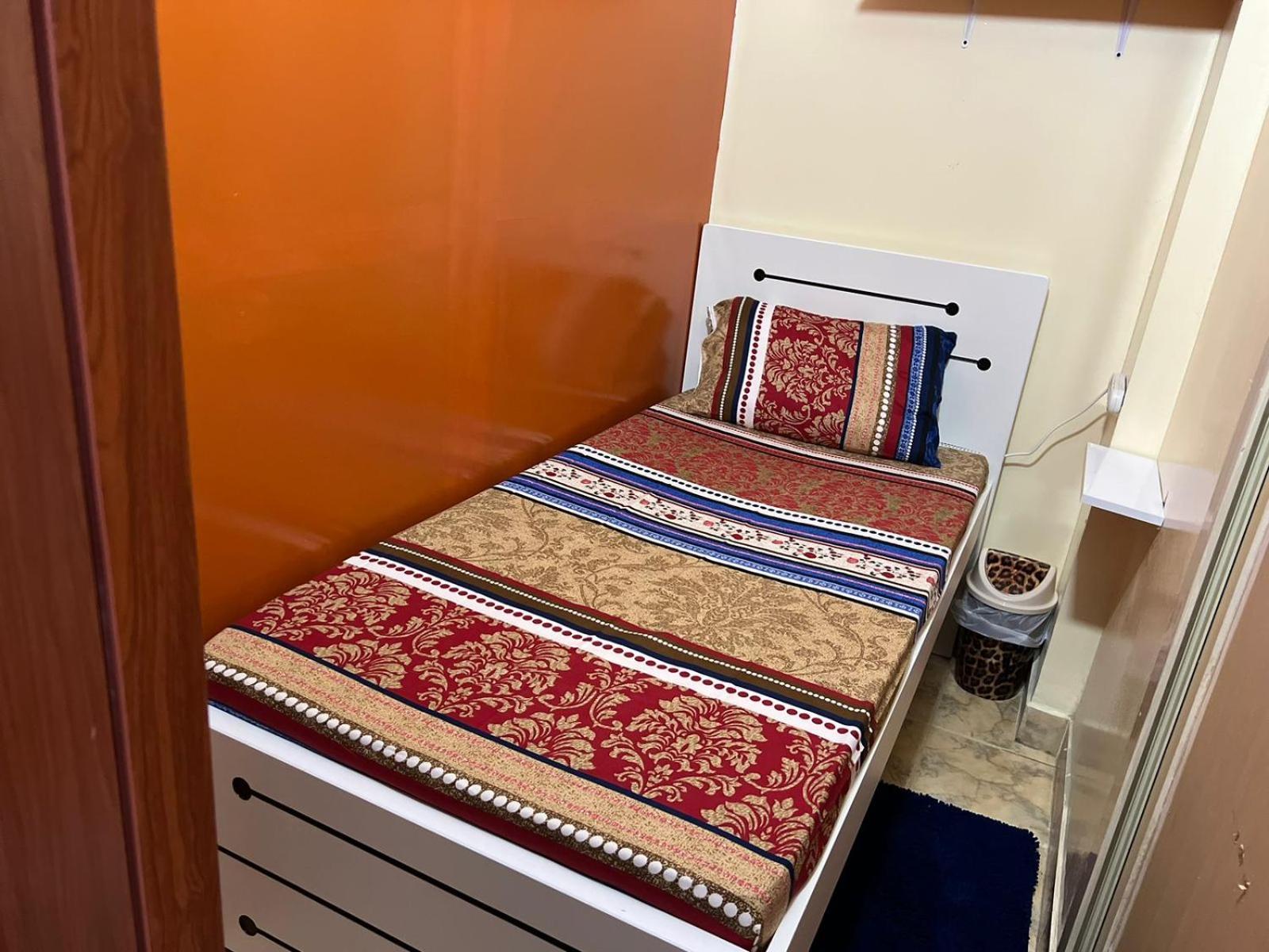Moon Backpackers , Al Rigga , Partition For Couples And For Singles Apartamento Dubai Exterior foto